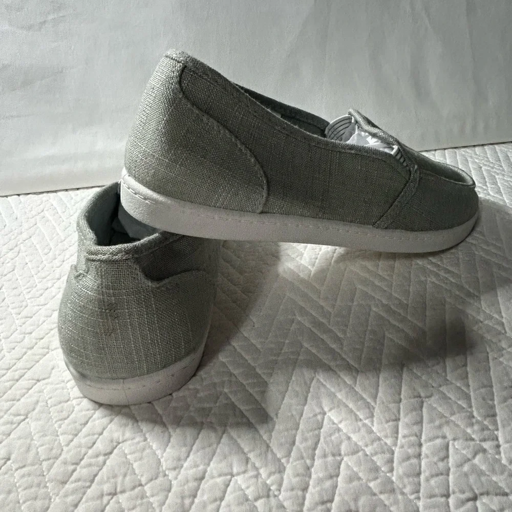 Aloha Island women’s slip on‎ canvas material shoes, size 9.5 light gray color